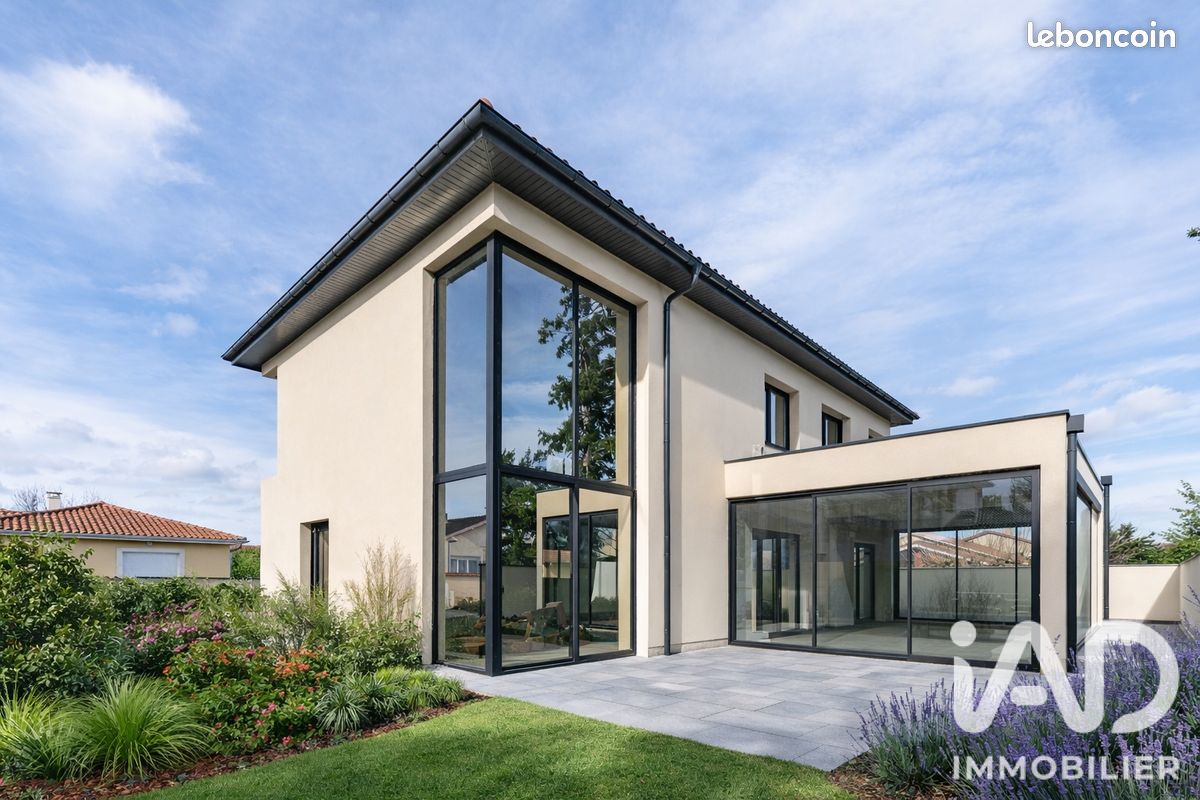 Maison 7 pièces 330 m² · à Mions · 330 m² · 649 000 €