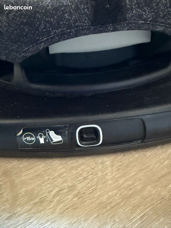 Siège auto Axissfix plus Bebeconfort avec housse de protection (image 7)