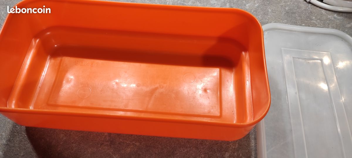 Boite orange plastique vintage très bon etat (image 2)