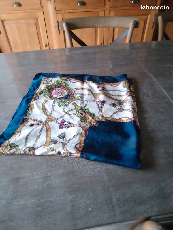 Foulard de marque (image 3)