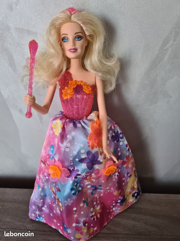 Poupée Barbie Magique (image 1)