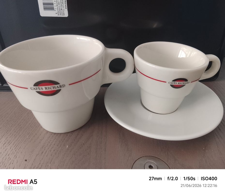 Lampes et des tasses de cafe (image 1)