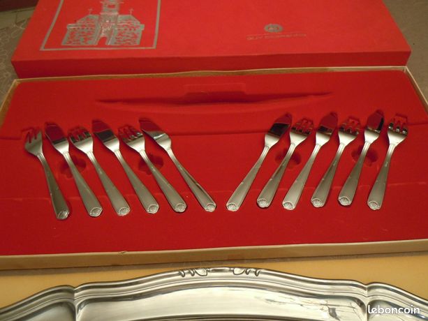 Coffret, poisson, fourchette et couteaux - Arts de la table