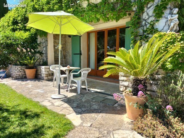 Appartement 1 pièce 28 m² · à Carnoux-en-Provence · 28 m² · 850 €