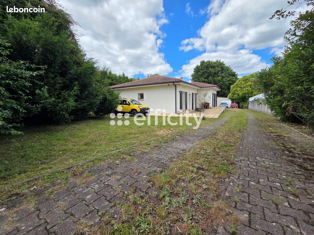 Maison 5 pièces 130 m² · à Yvrac · 130 m² · 320 000 €
