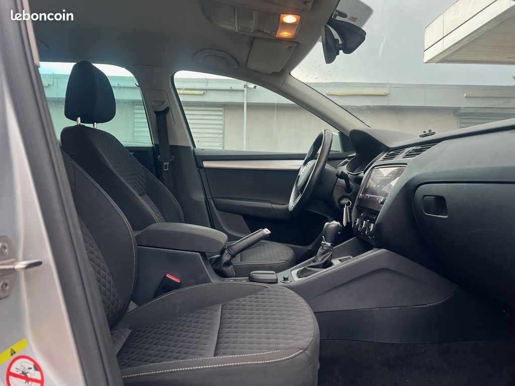 Skoda OCTAVIA COMBI 1.4 TSI 150CH GREEN TEC STYLE DSG7 (image 13)
