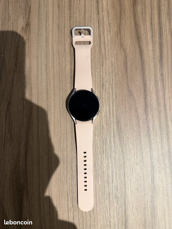 Samsung Galaxy Watch 4 (image 1)
