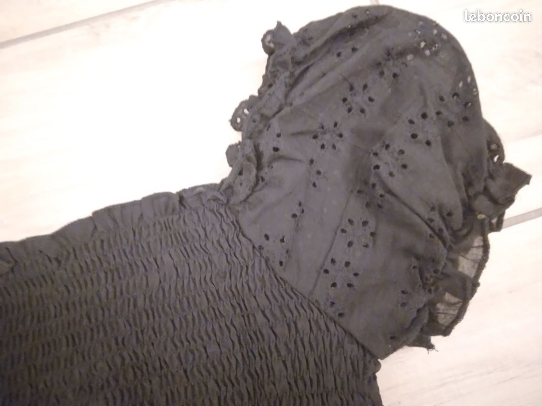 Top noir broderie anglaise shein taille M (image 2)