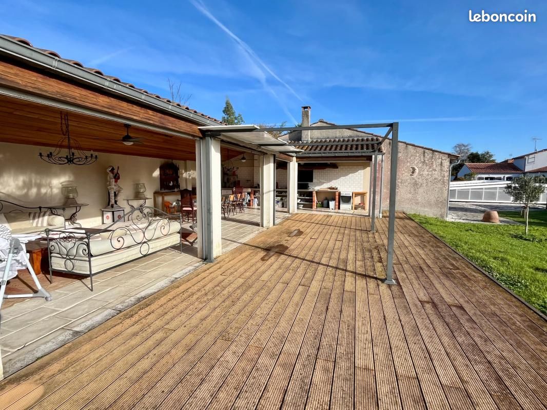 Maison 1 pièce 222 m² · à Saint-Michel-en-l'Herm · 222 m² · 229 500 €