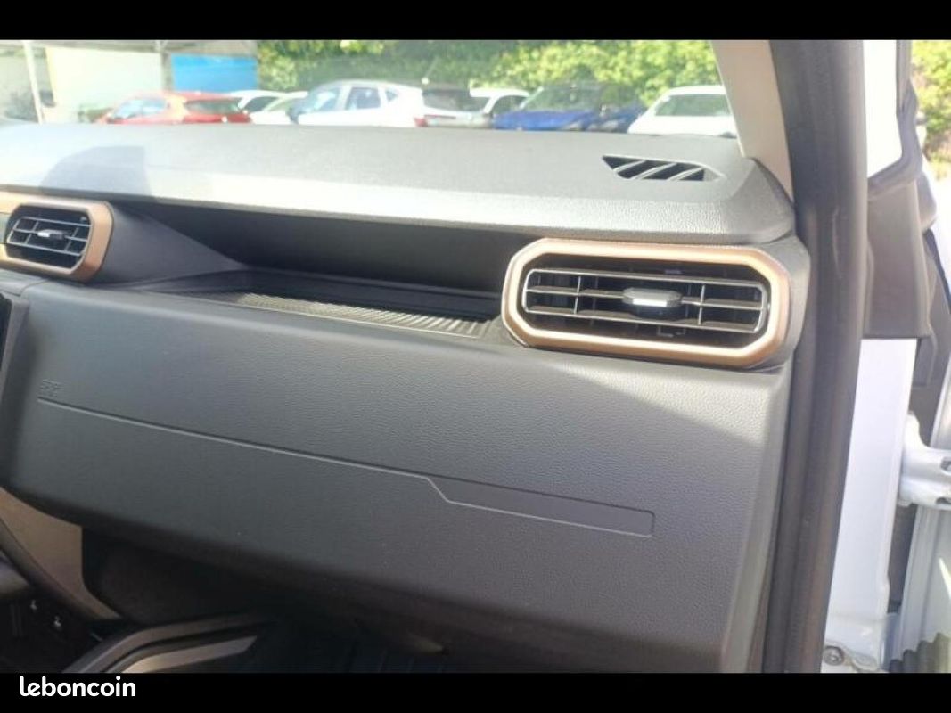 Dacia Duster 1.3 TCe 130ch FAP Extreme 4x2 (image 21)