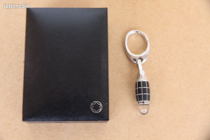 Porte-clés Double Mont Blanc Vintage 2007 - En Cuir Violet, Fabriqué En Allemagne, Très Rare Et Neuf