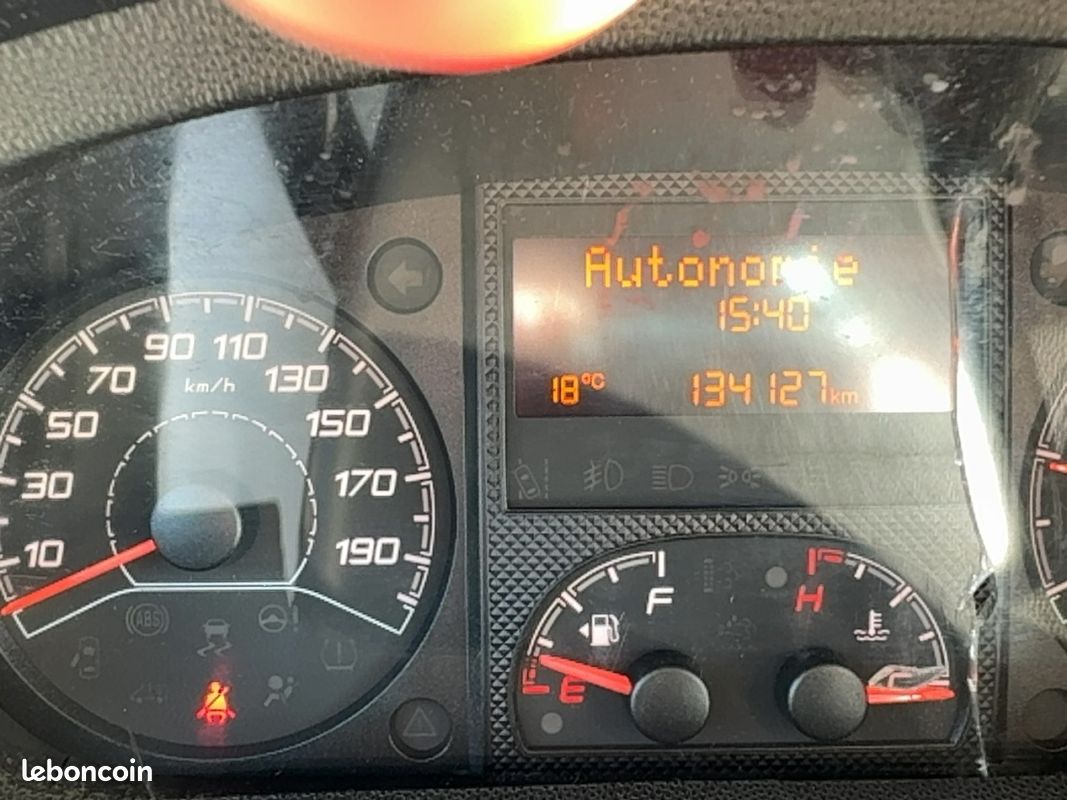 Peugeot Boxer (2) BLUEHDI 110 PREMIUM PACK 330 L2H2 (image 7)