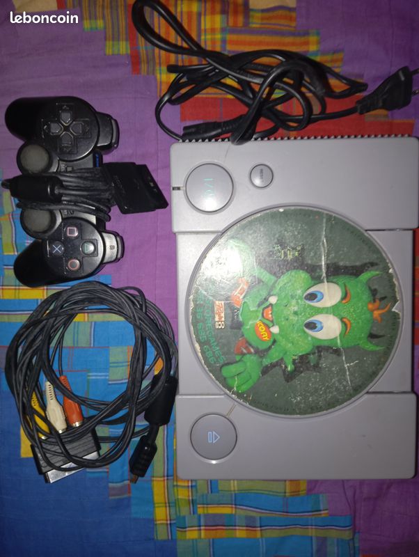 Console Sony PlayStation 1 (PS1) D’occasion Avec Manette Officielle Et Câbles – Bon état De Fonctionnement