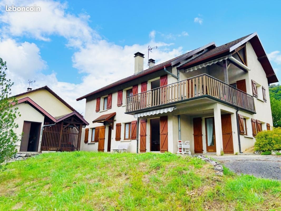 Maison 5 pièces 149 m² · à Virieu-le-Grand · 149 m² · 422 000 €