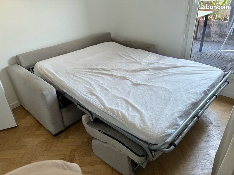 Vend canapé 3 places convertible + matelas et rangements (image 1)