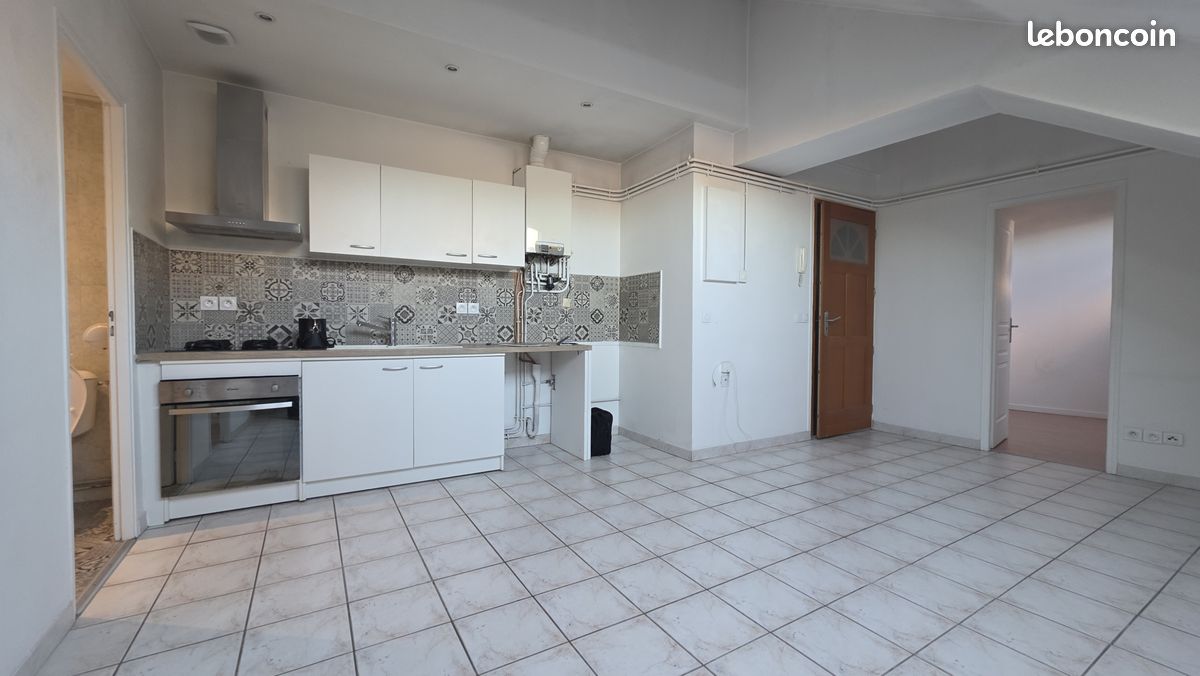 Appartement 3 pièces 45 m² · à Bourgoin-Jallieu · 45 m² · 590 €/mois