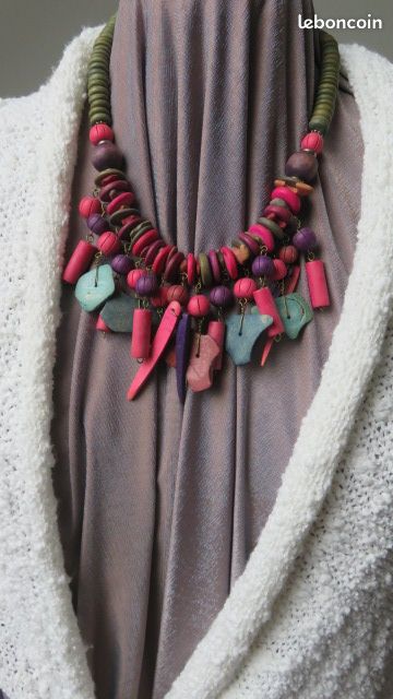 Collier coloré en perles fantaisie bois (image 1)