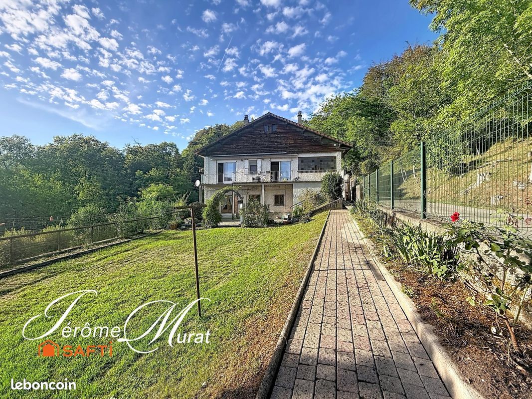 Maison 8 pièces 214 m² · à Challonges · 214 m² · 505 000 €