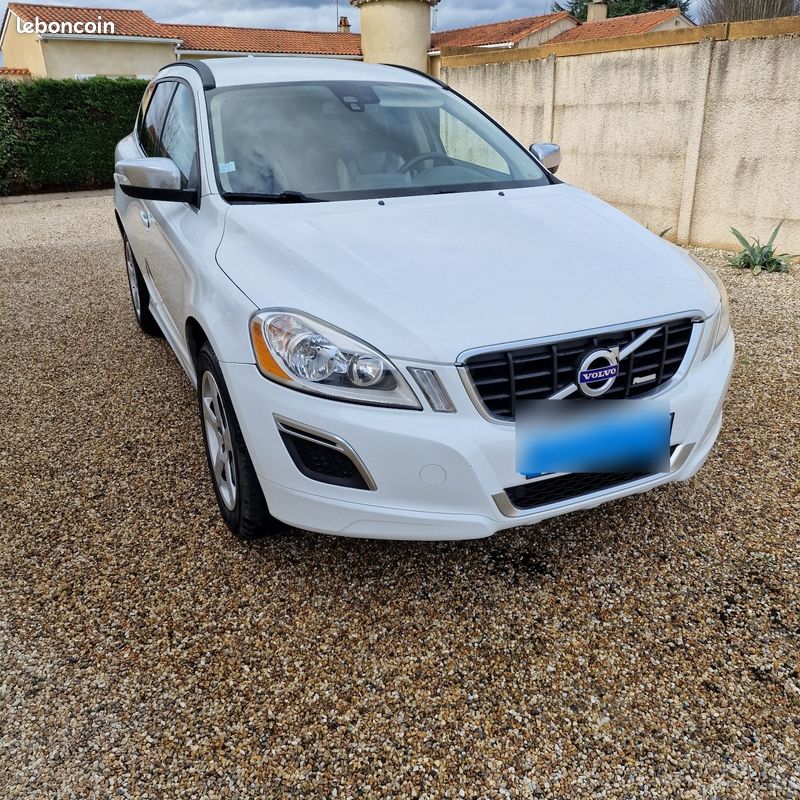Volvo XC60 R-Design Moteur 1350000 Km AWD 2.4 D 163 cv - Voitures