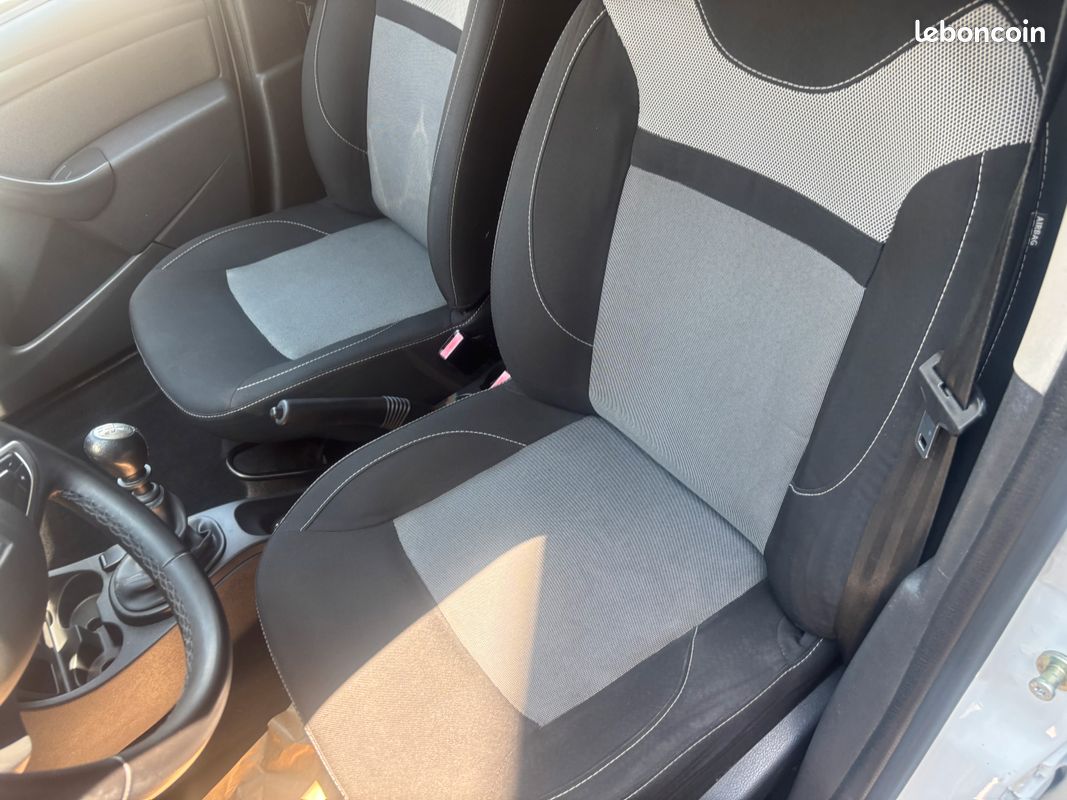DACIA Duster dCi 110 4x2 Black Touch 2017 (image 11)