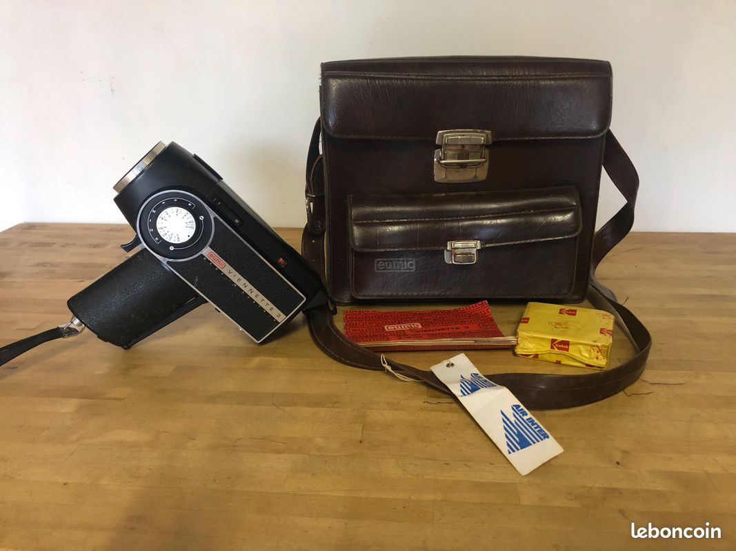 Caméra EUMIG C3 avec étui cuir et protection objectifs - Collection