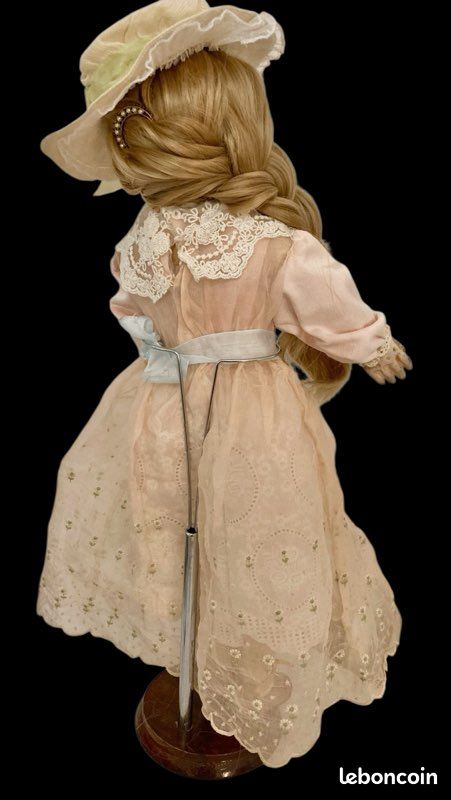 Très Joli Porte-chapeau Ancien Pour Poupée, Bois Et Composites, Années 1900