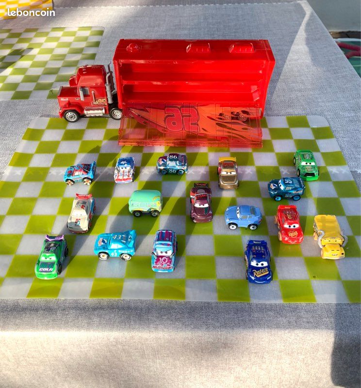 Camion +16 mini voitures Disney (image 1)