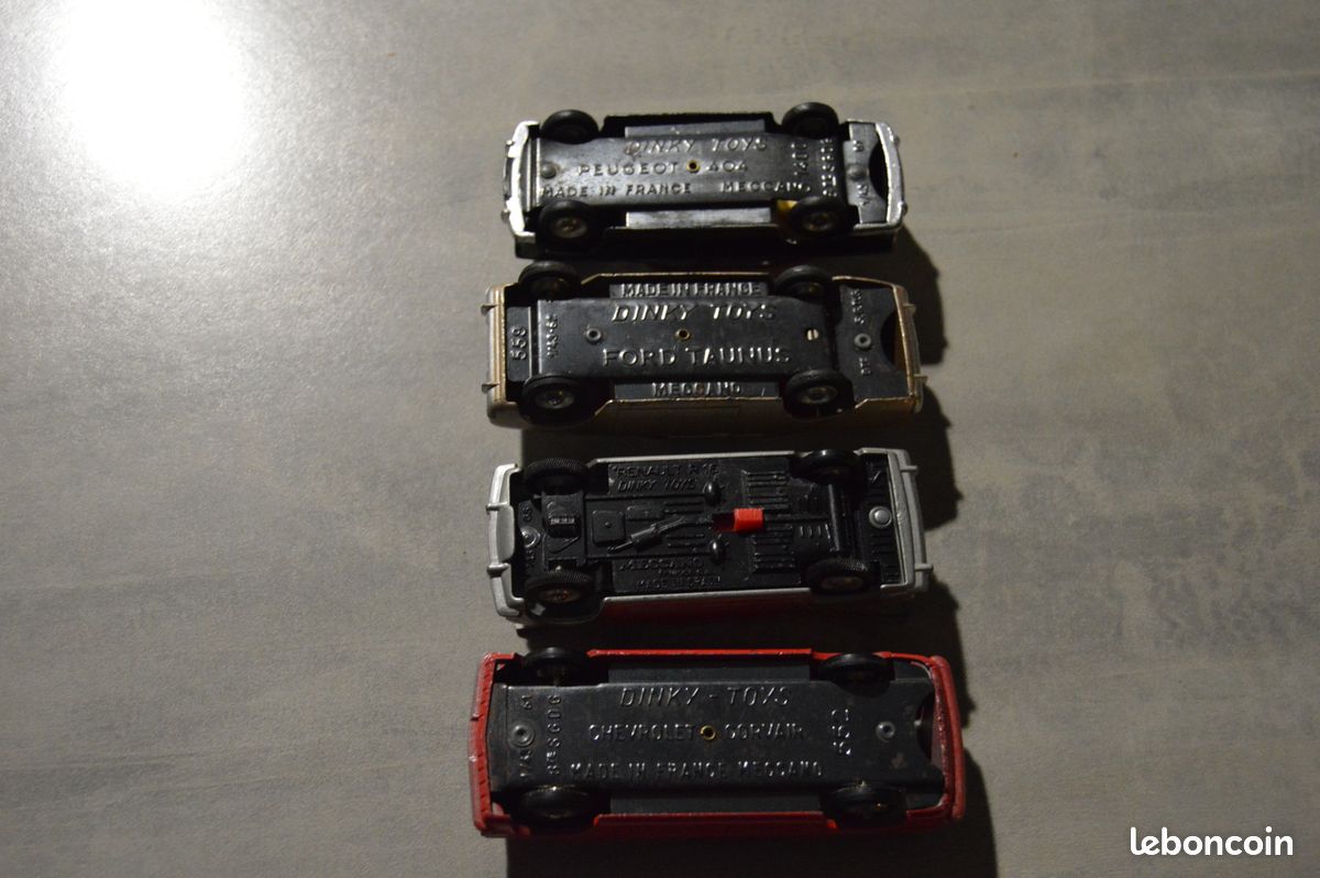 Dinky Toys 1/43 - Peugeot 404 Rallye Raid Noire N°4 (modifiée)