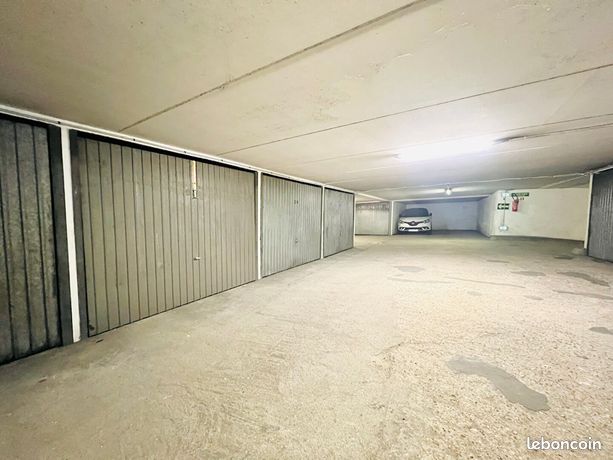 Parking/box 13 m² PARIS 14