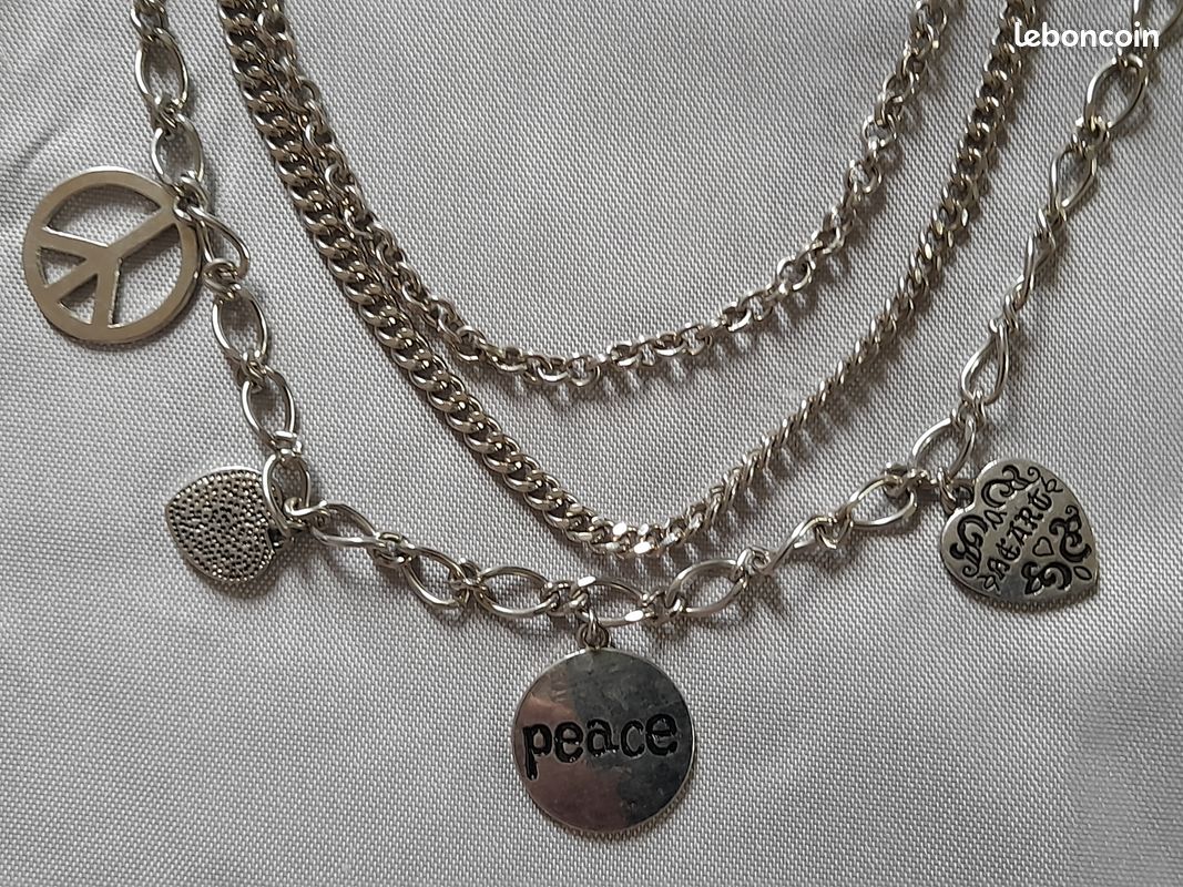 COLLIER EN MÉTAL/3 CHAÎNES/CŒURS et MÉDAILLONS (image 2)