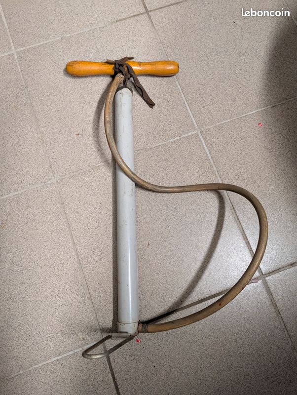 Pompe à Vélo Ancienne KY-PUMP - Occasion, Bon état Avec Petit Choc