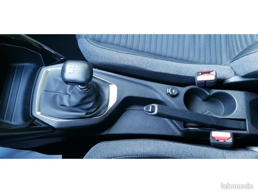PEUGEOT 2008 1.5 BlueHDi 110 Style +CAMERA (image 18)