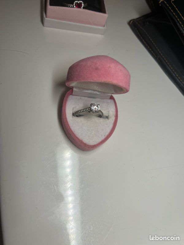 Bague taille M ( proche de 52) (image 1)
