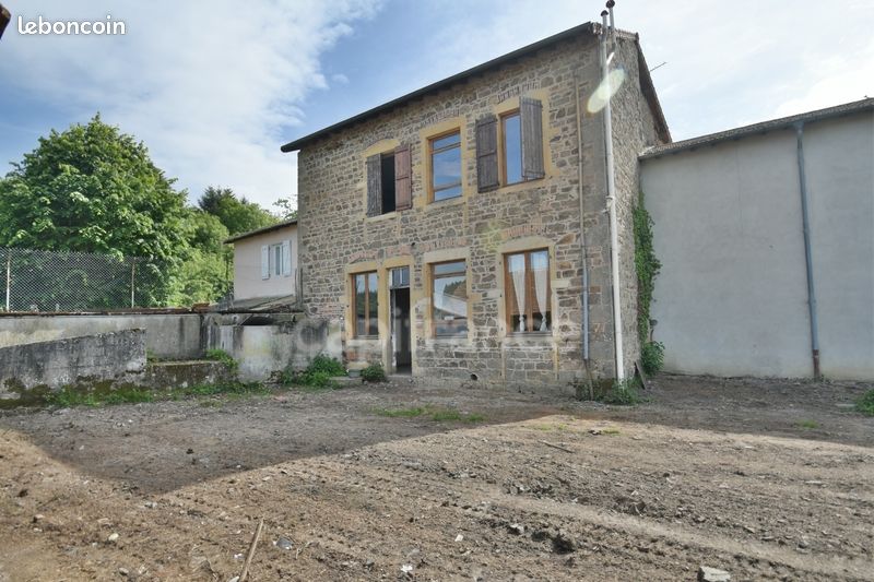 Maison 4 pièces 96 m² · à Saint-Clément-de-Vers · 96 m² · 77 000 €