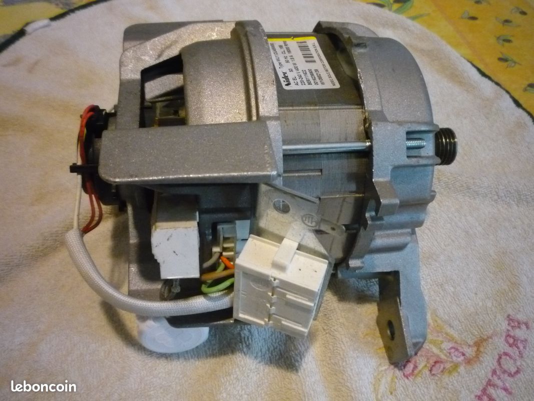 Moteur pour lave linge whirlpool AWE 6221 (image 2)