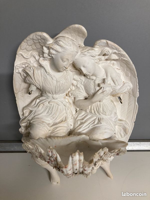 Très ancien benitier (image 2)