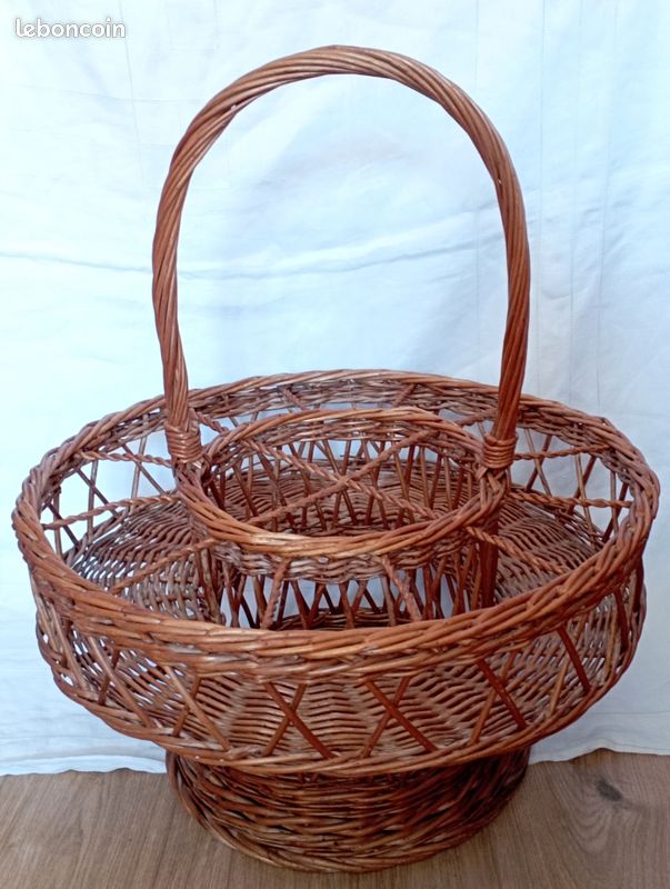 Très joli ancien panier - bar en osier / rotin vintage