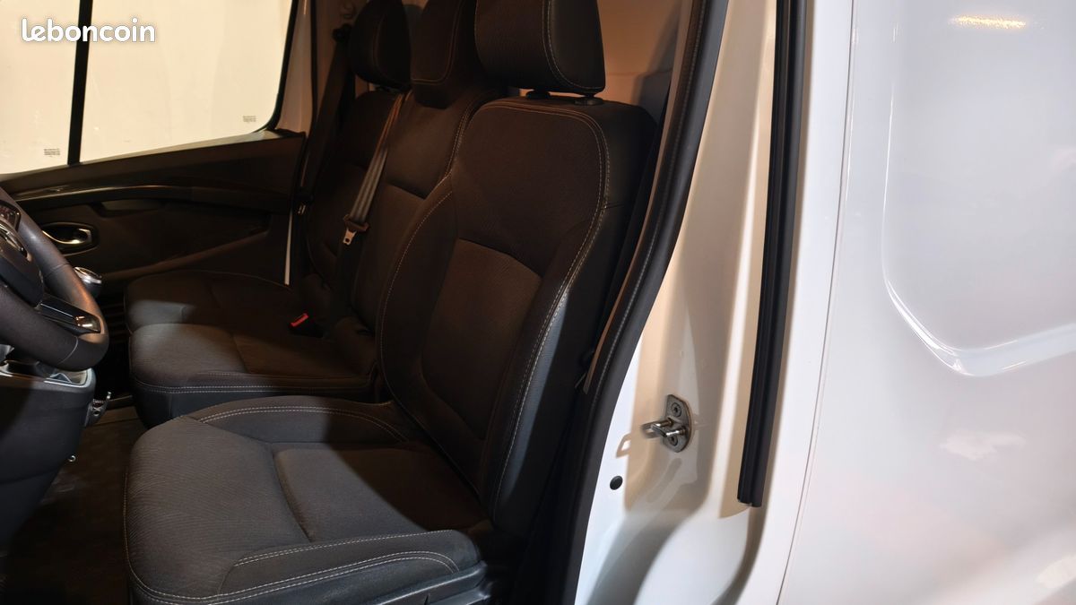 Renault trafic vu fourgon 2.0 bluedci 150 28 l1h1 grand-confort tva recuperable (image 7)
