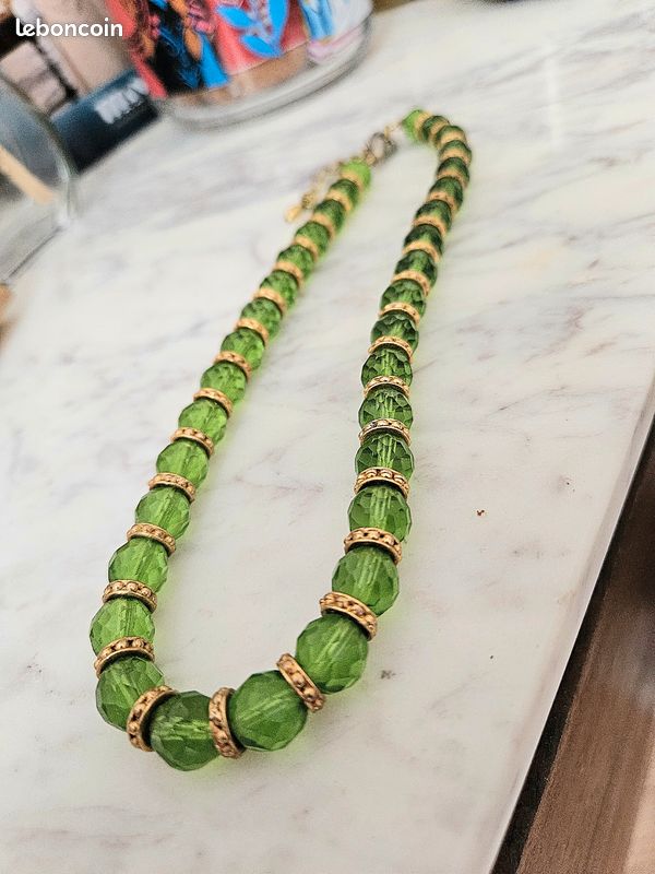 Ras de cou perle et strass vert - Art des Corps