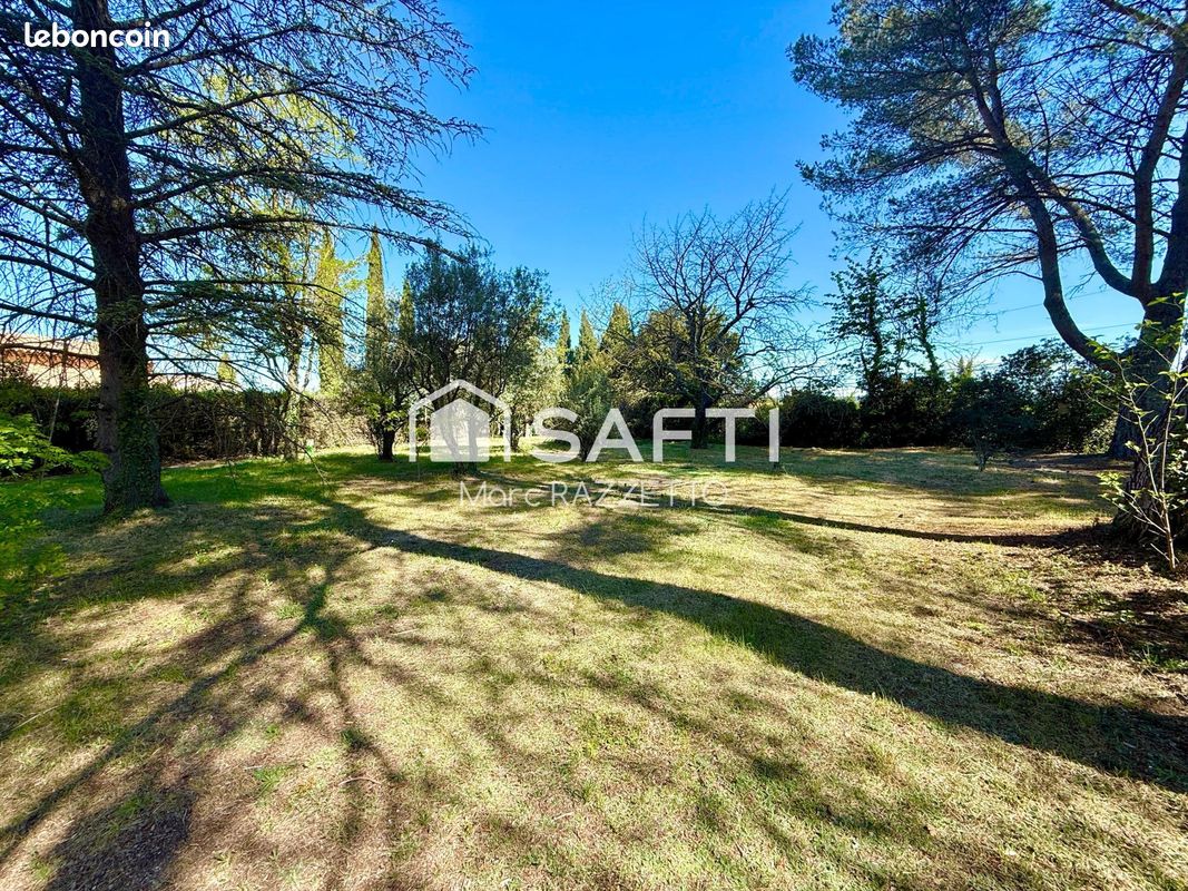 Terrain 1357 m² · à Aix-en-Provence · 1 357 m² · 780 000 €