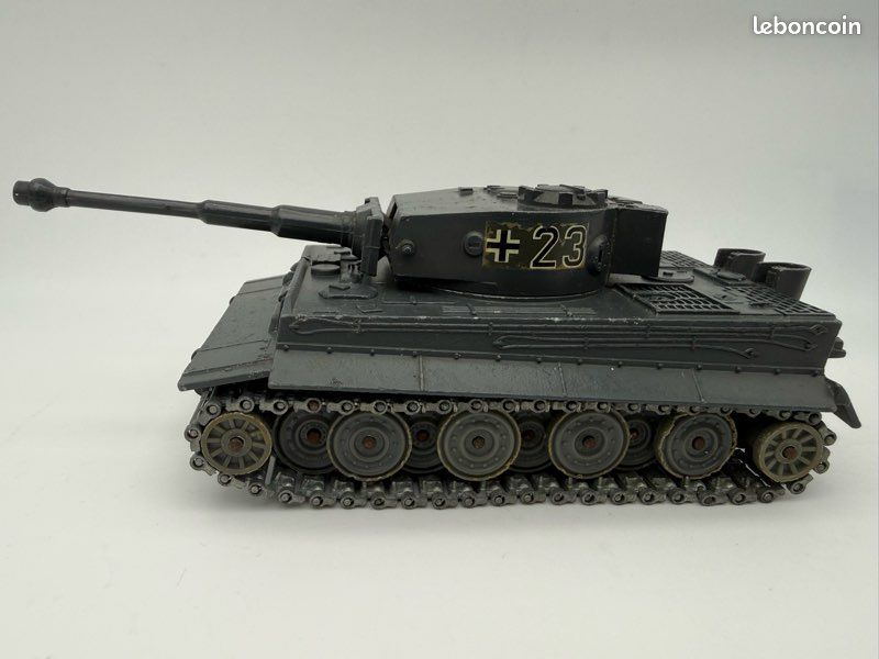 JOUET ANCIEN, CHAR tank en tôle lithographié, marque SFA EUR 10,00 - FR