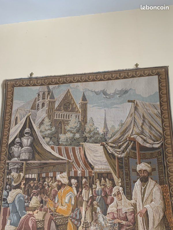 Grande Tapisserie Murale Belge Ancienne – Scène De Rue Du Marché De La Mecque 57x19
