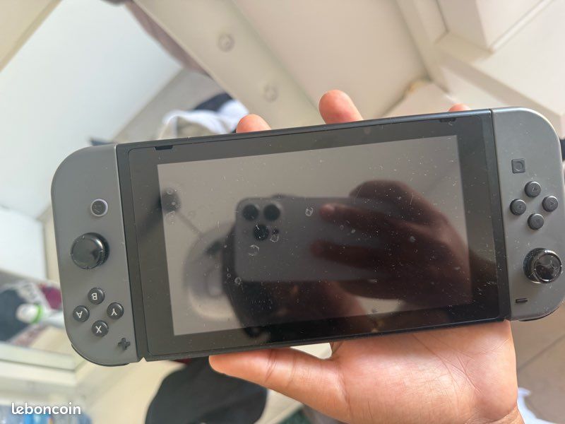 Switch (image 2)