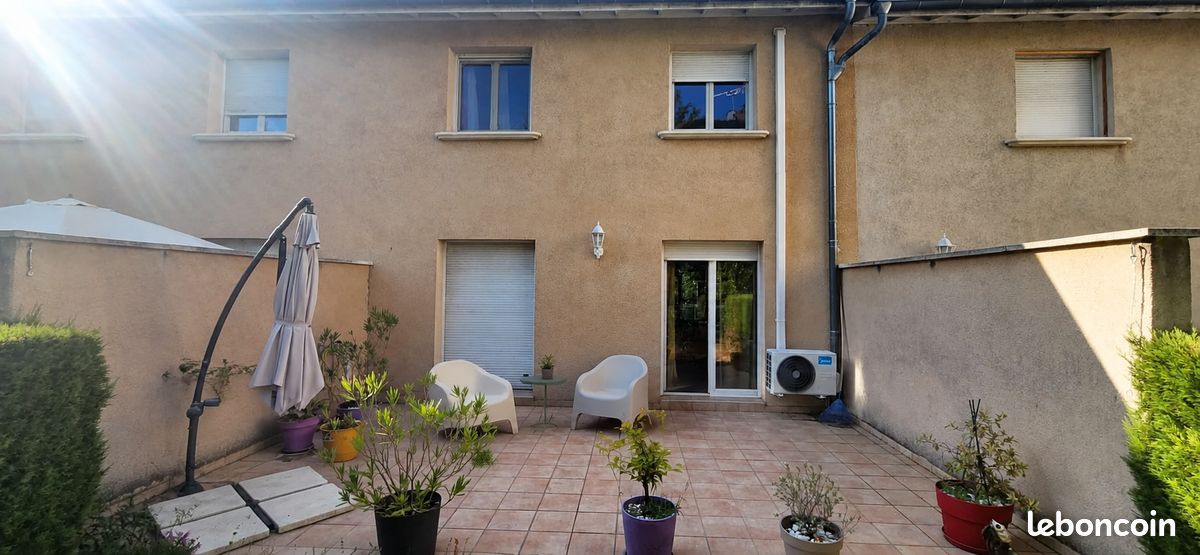MAISON DE VILLE. 90 m2. Vénissieux centre (image 1)