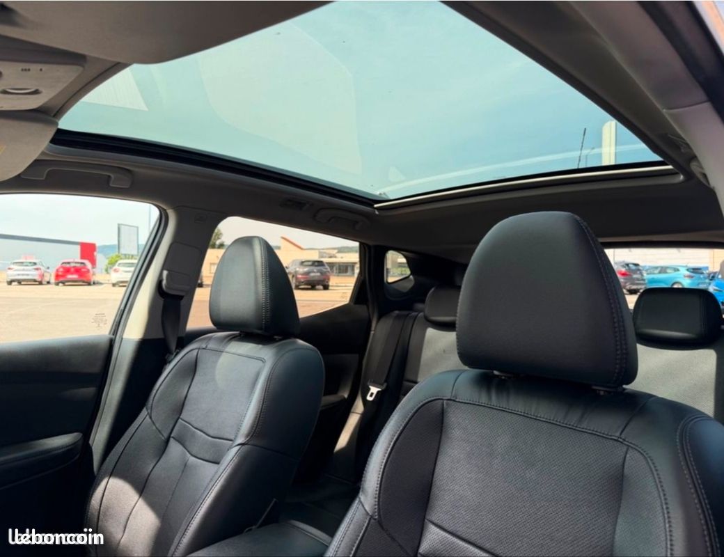 NISSAN Qashqai 1.5 dCi 2WD TEKNA 110 cv / CLIMATISATION - GPS - AIDE AU STATIONNEMENT - CAMERA 360° - REGULATEUR/LIMITEUR DE VITESSE (image 11)