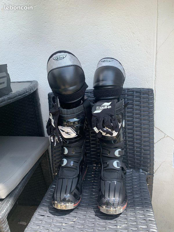 Bottes motocross enfant neuves (image 1)