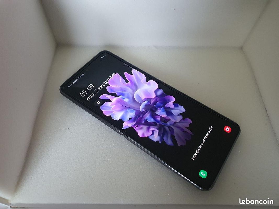 Samsung galaxy Z Flip 5G neuf (image 1)