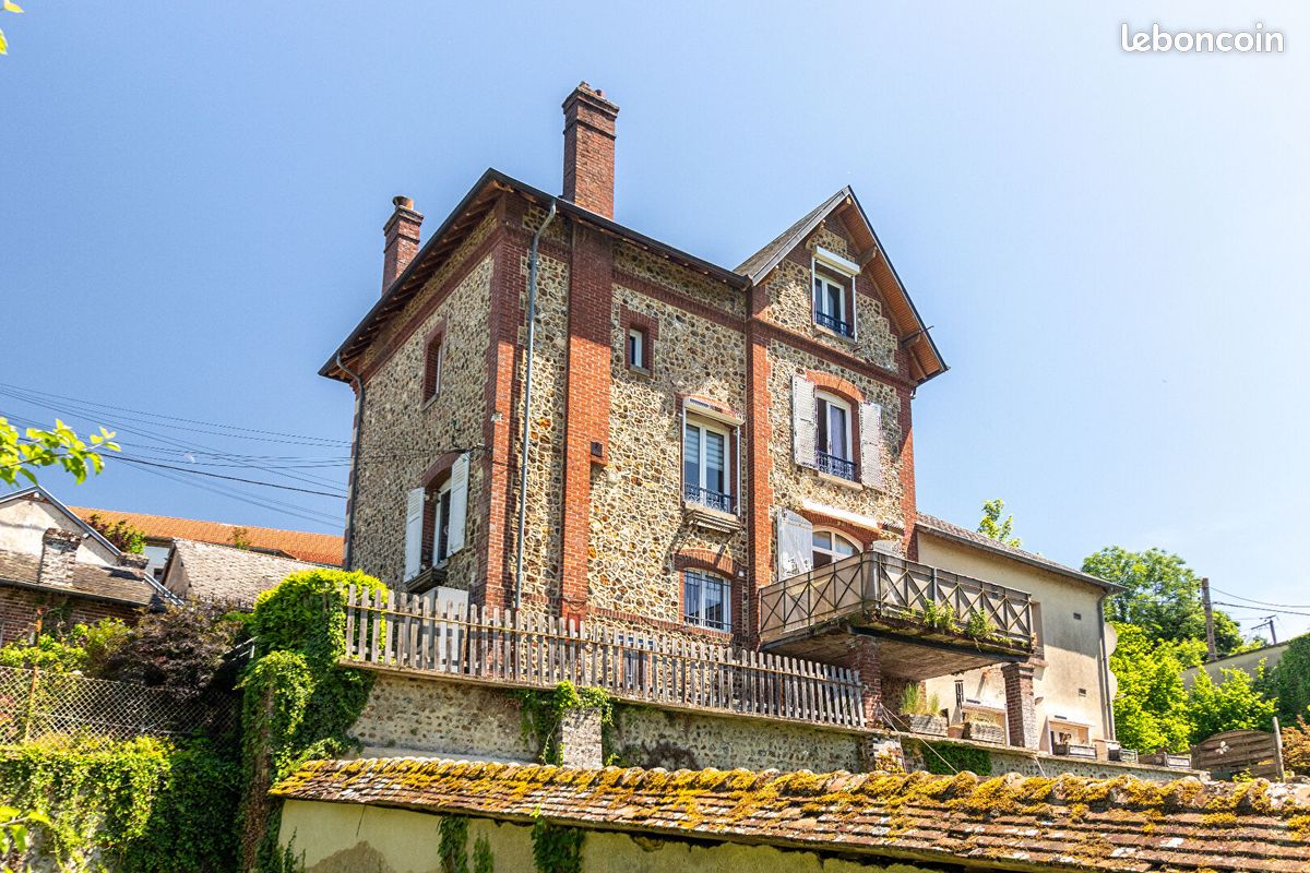 Maison 10 pièces 225 m² · à La Neuve-Lyre · 225 m² · 278 000 €