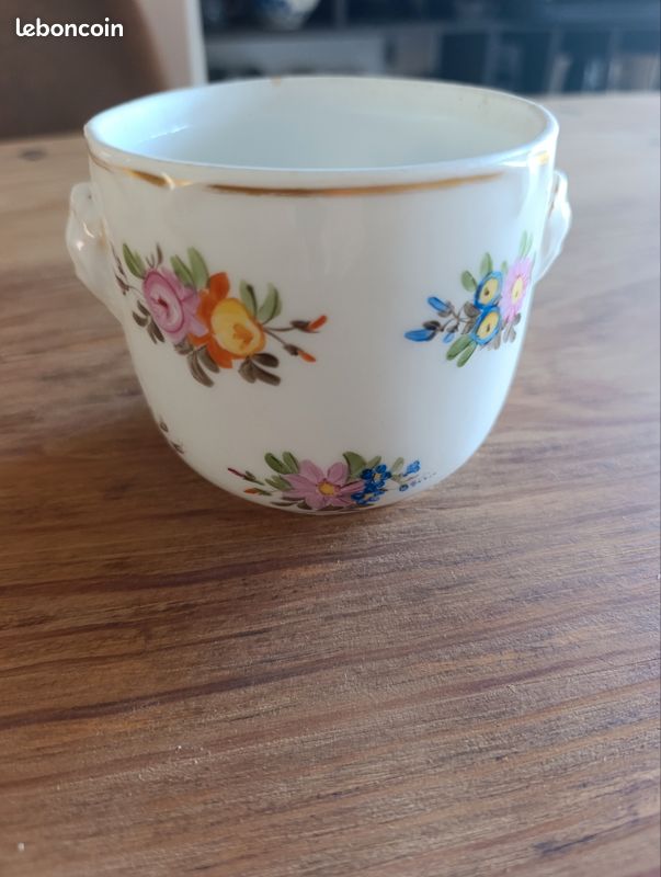 Petit pot avec macarons (image 1)