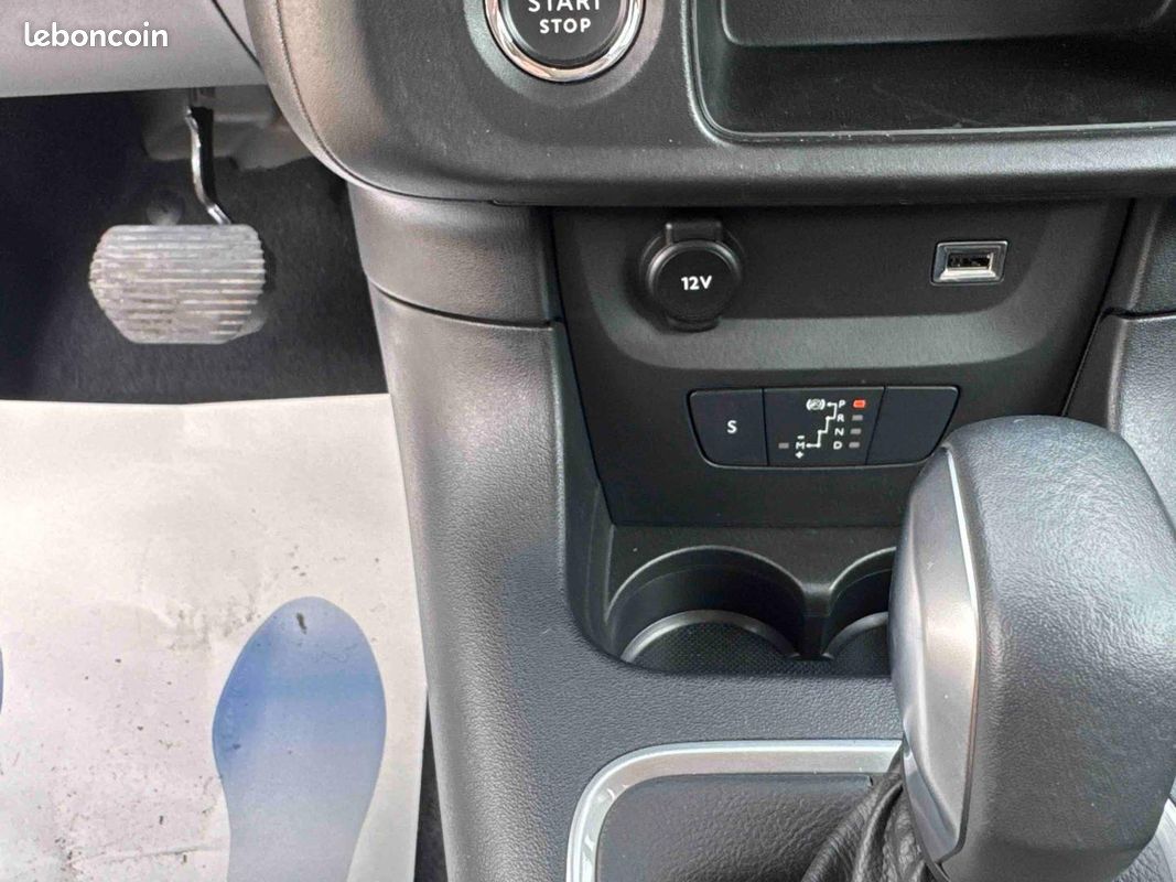 Citroen C3 1.2 PureTech 110ch S&S Shine EAT6 (image 19)